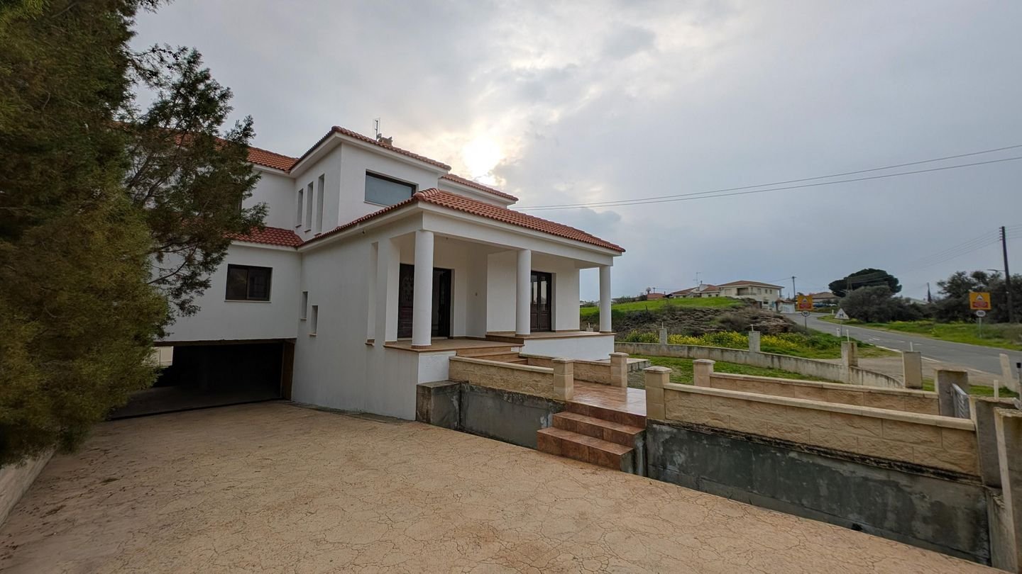 3-Bedroom Detached House with Attic in Ergates, Nicosia photo 9