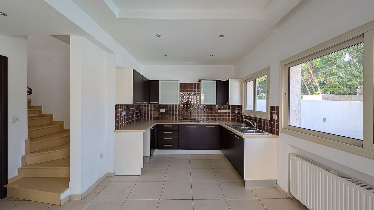 Coastal 3-Bedroom Villa with Private Pool in Paralimni, Famagusta photo 11