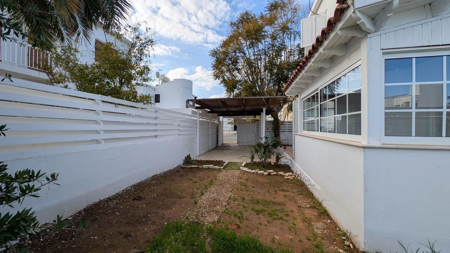 Coastal Living: 3-Bedroom House in Paralimni, Ammochostos photo 28