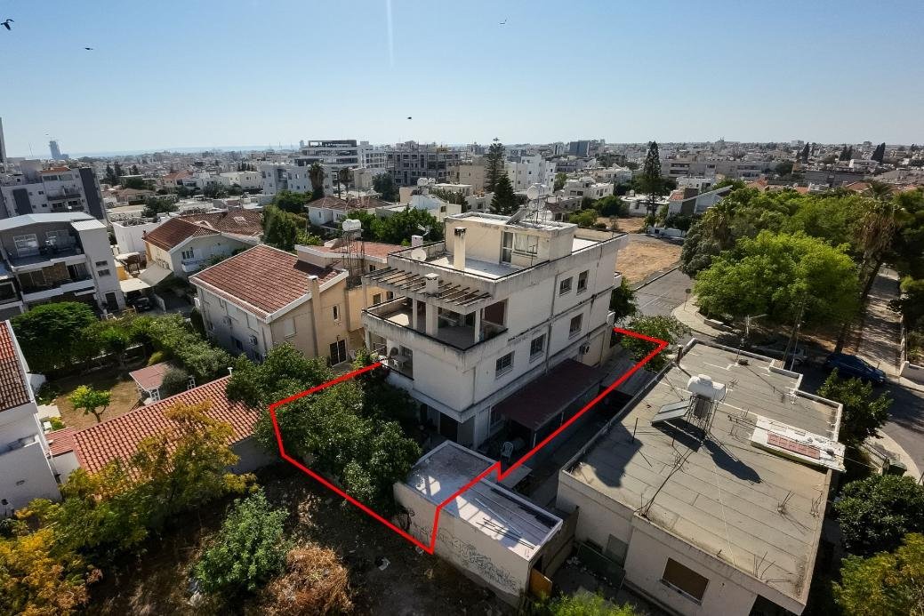 Three storey residential building in Apostolos Petros and Pavlos, Limassol photo 2