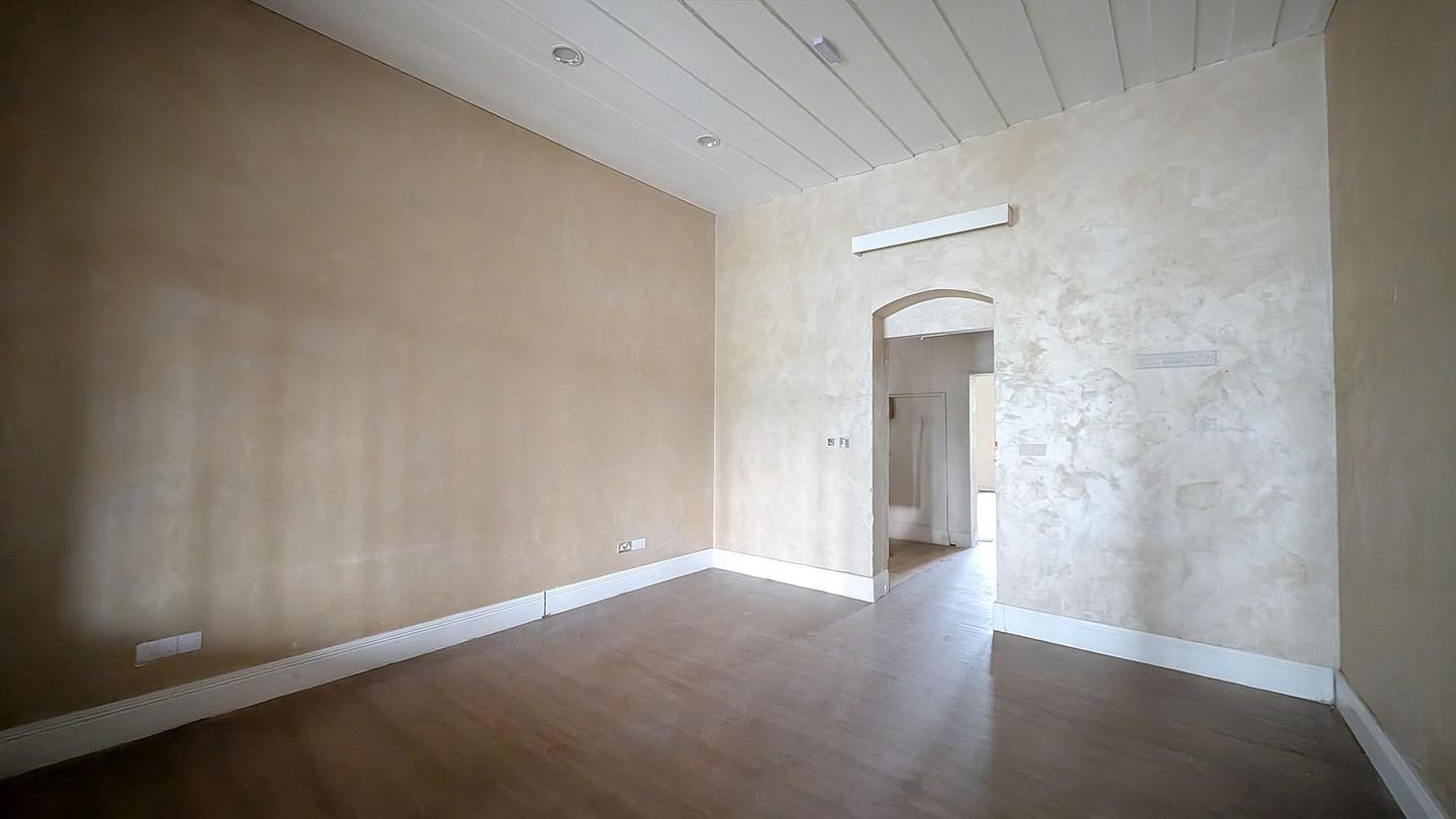 Two-storey listed building in historic old Nicosia photo 11