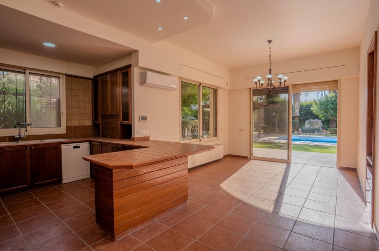 5 BR Detached House in Ypsonas, Limassol photo 5