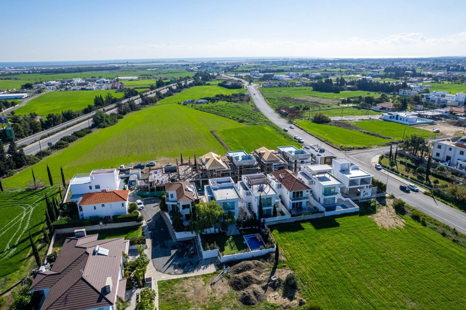 4 BR House in Dromolaxia, Larnaca photo 16