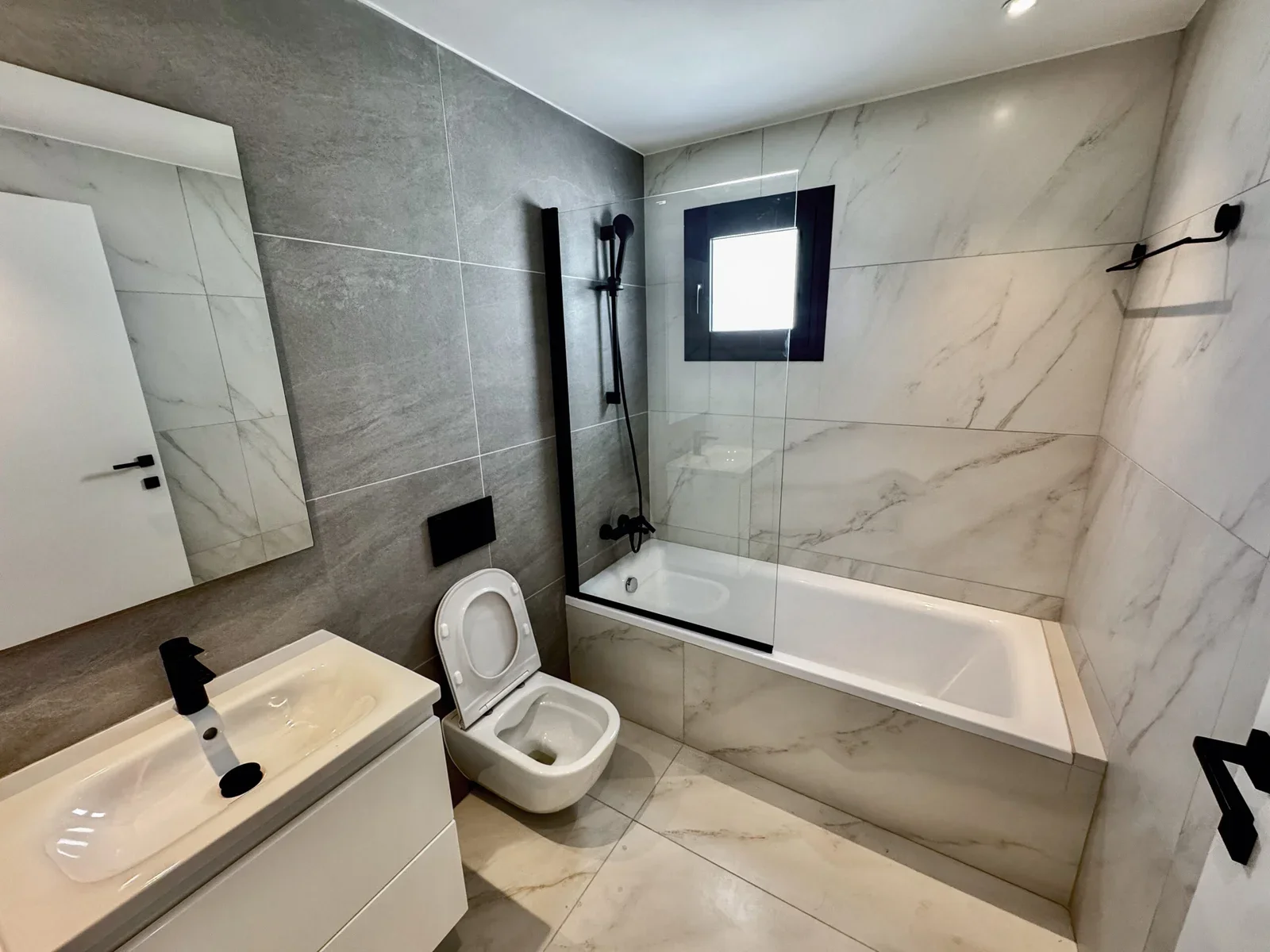 3 BR Penthouse in Agios Athanasios, Limassol photo 9