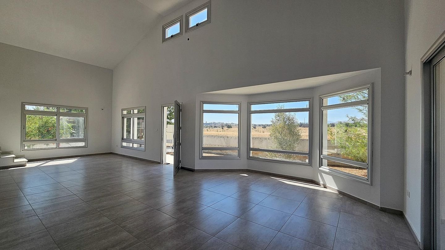 Charming Metallic-Frame Detached Home with Attic – Peristerona, Nicosia photo 8