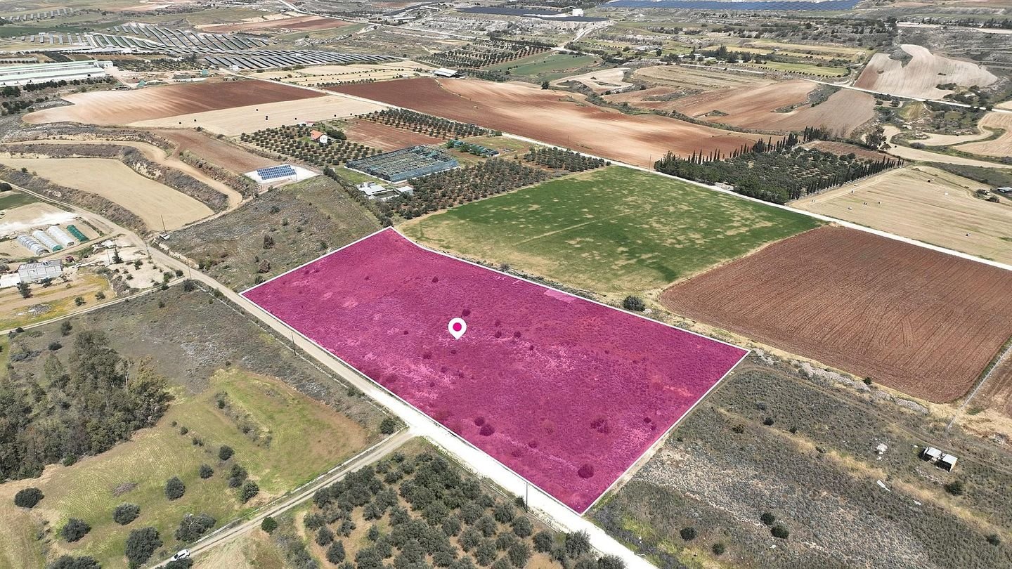 Animal Breeding zoned field in Agios Ioannis, Nicosia photo 2