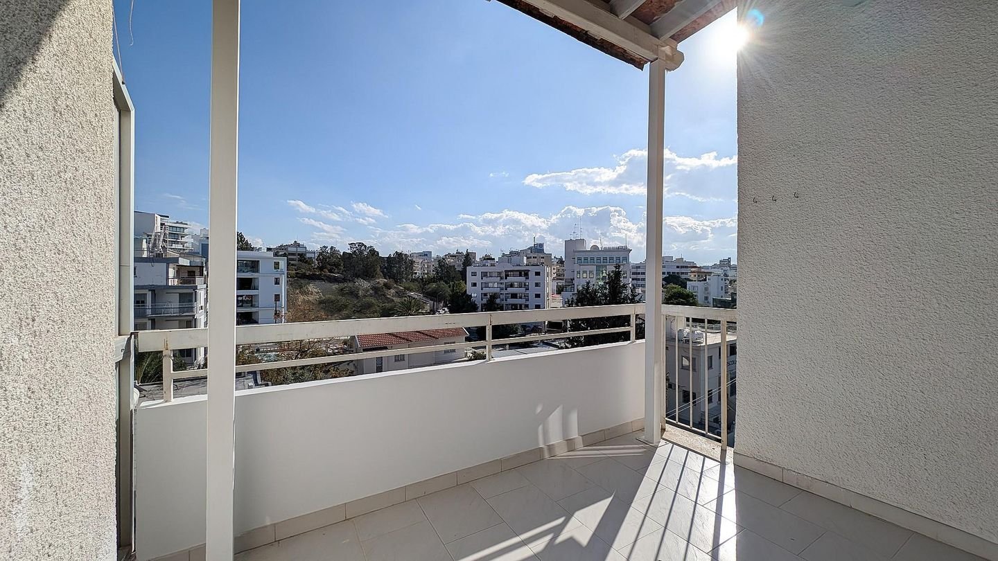 Sizeable Duplex Apartment in Ayios Antonios, Nicosia photo 10