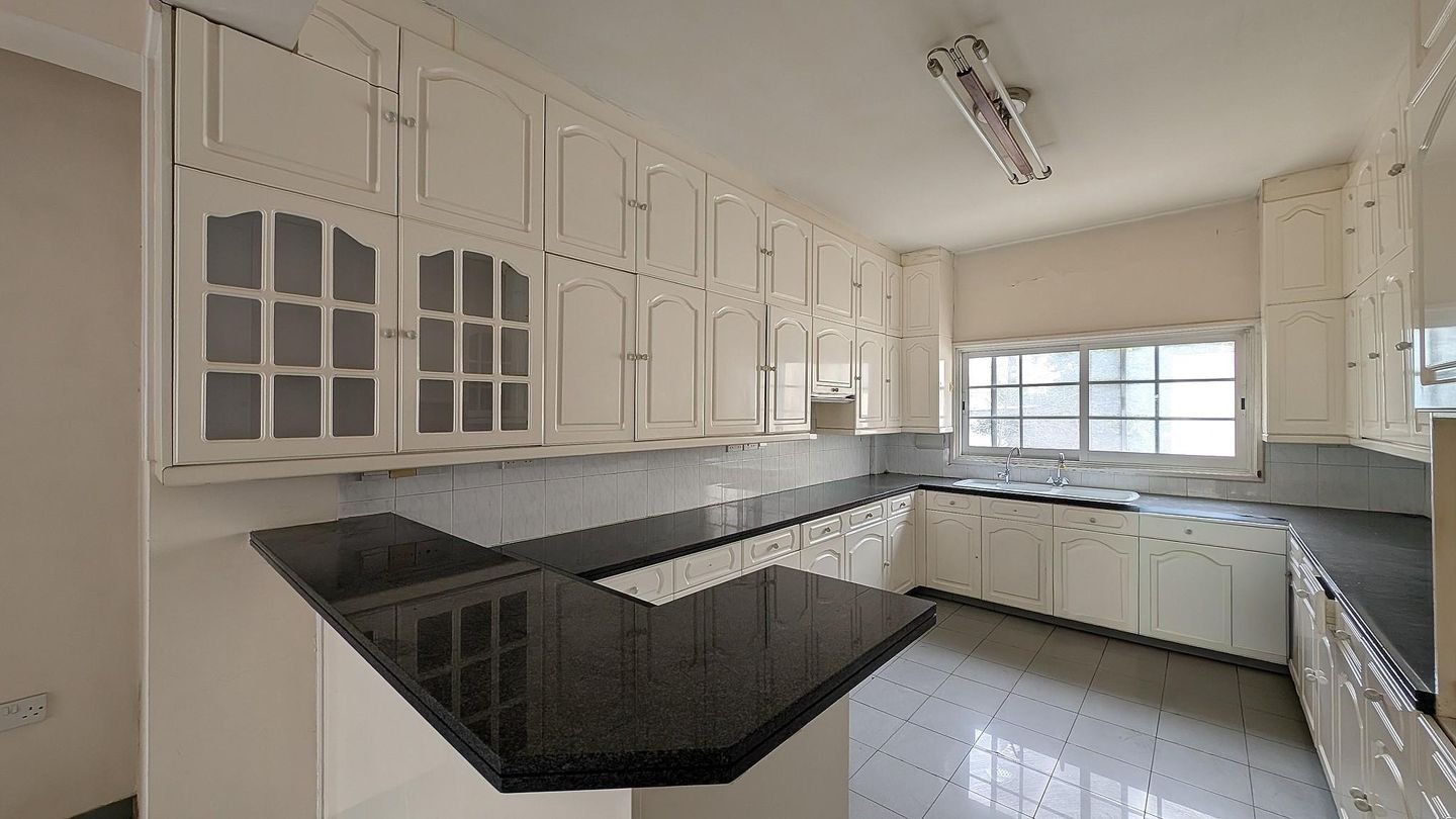 4-Bedroom Detached Villa with Pool & Loft in Egkomi, Nicosia photo 18