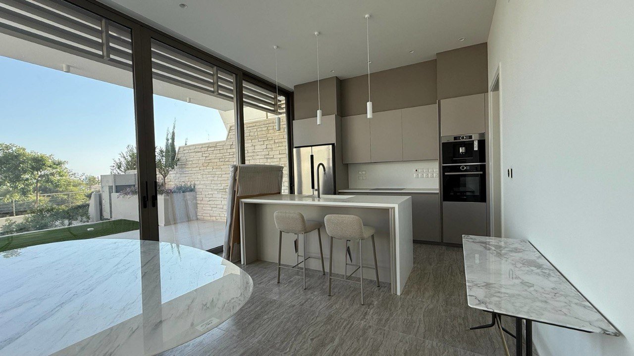 4 BR Villa in Mouttagiaka, Limassol photo 2