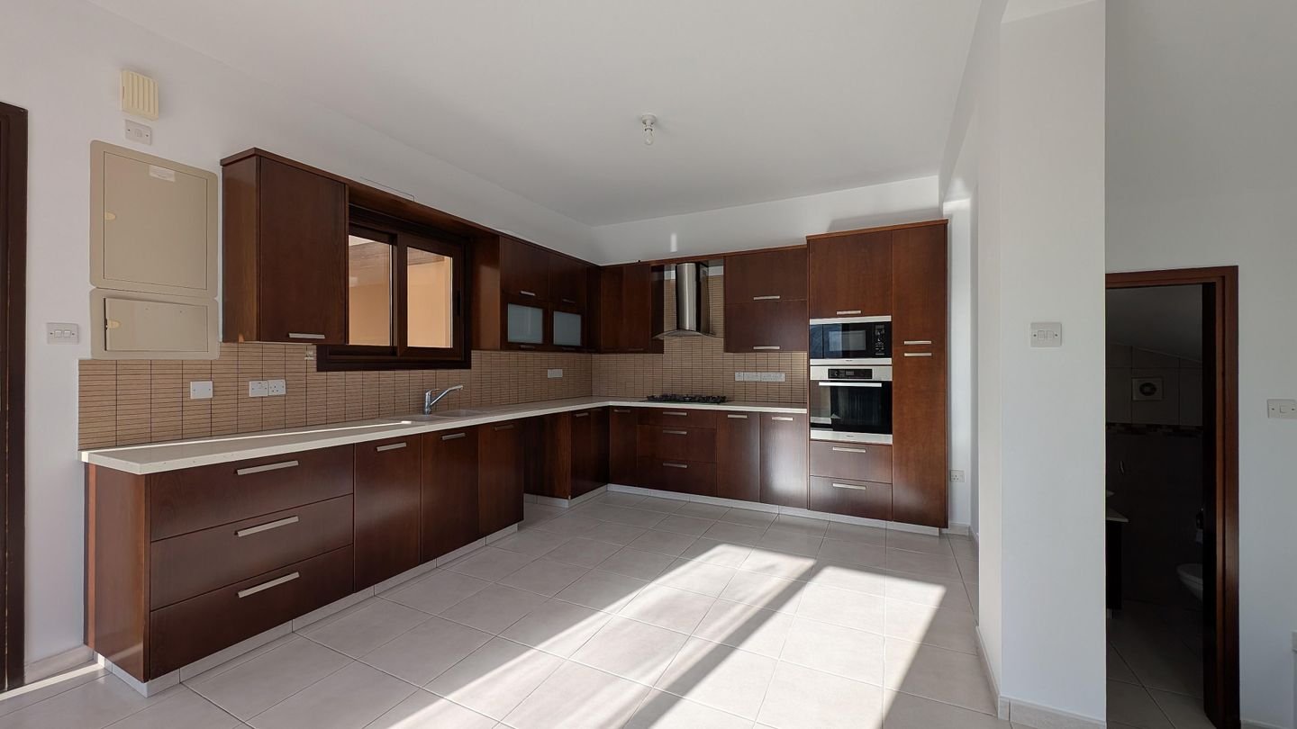 Two-Storey Semi-Detached House in Psimolofou, Nicosia photo 13