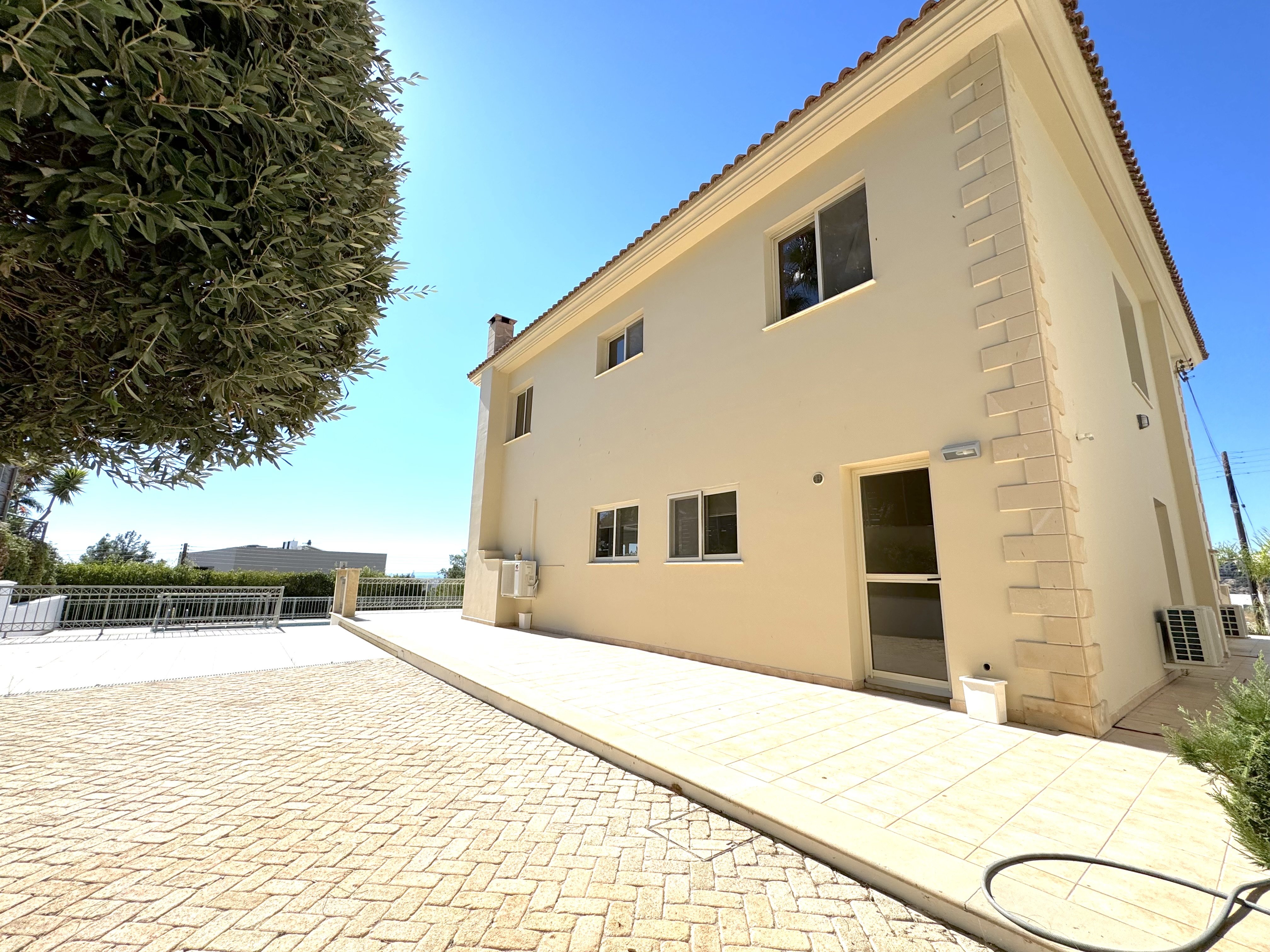 5 BR Villa in Limassol, Germasogeia photo 3