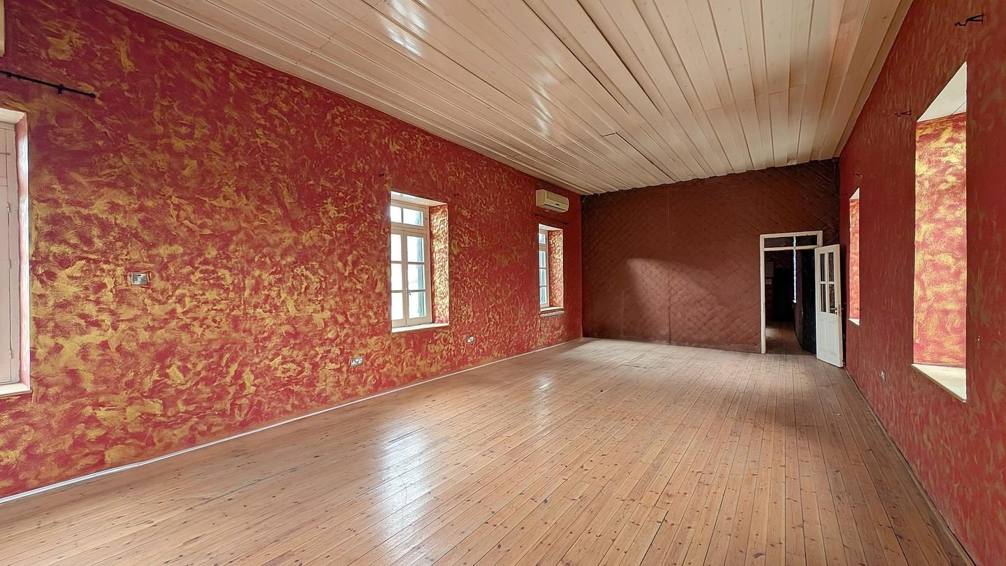 Two-storey listed building in historic old Nicosia photo 6