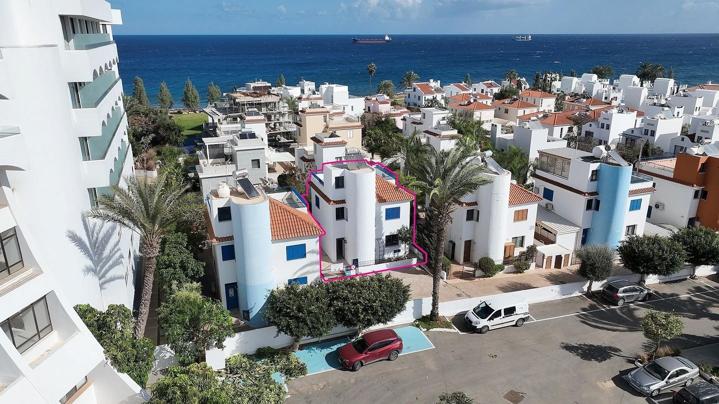 Steps from the beach - Detached Coastal House in Paralimni, Ammochostos photo 2