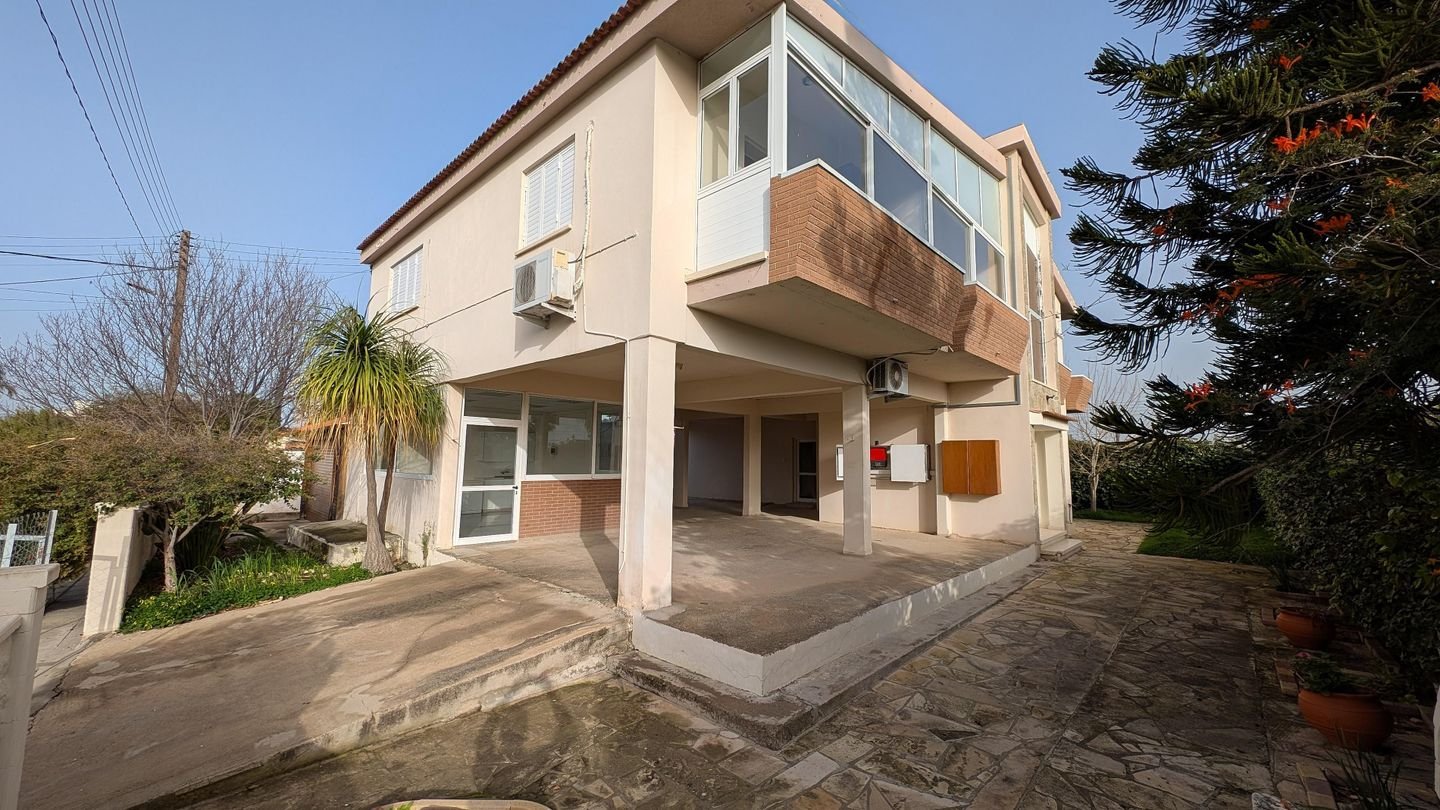 Spacious 4-Bedroom Detached House in Pera Chorio, Nicosia photo 7