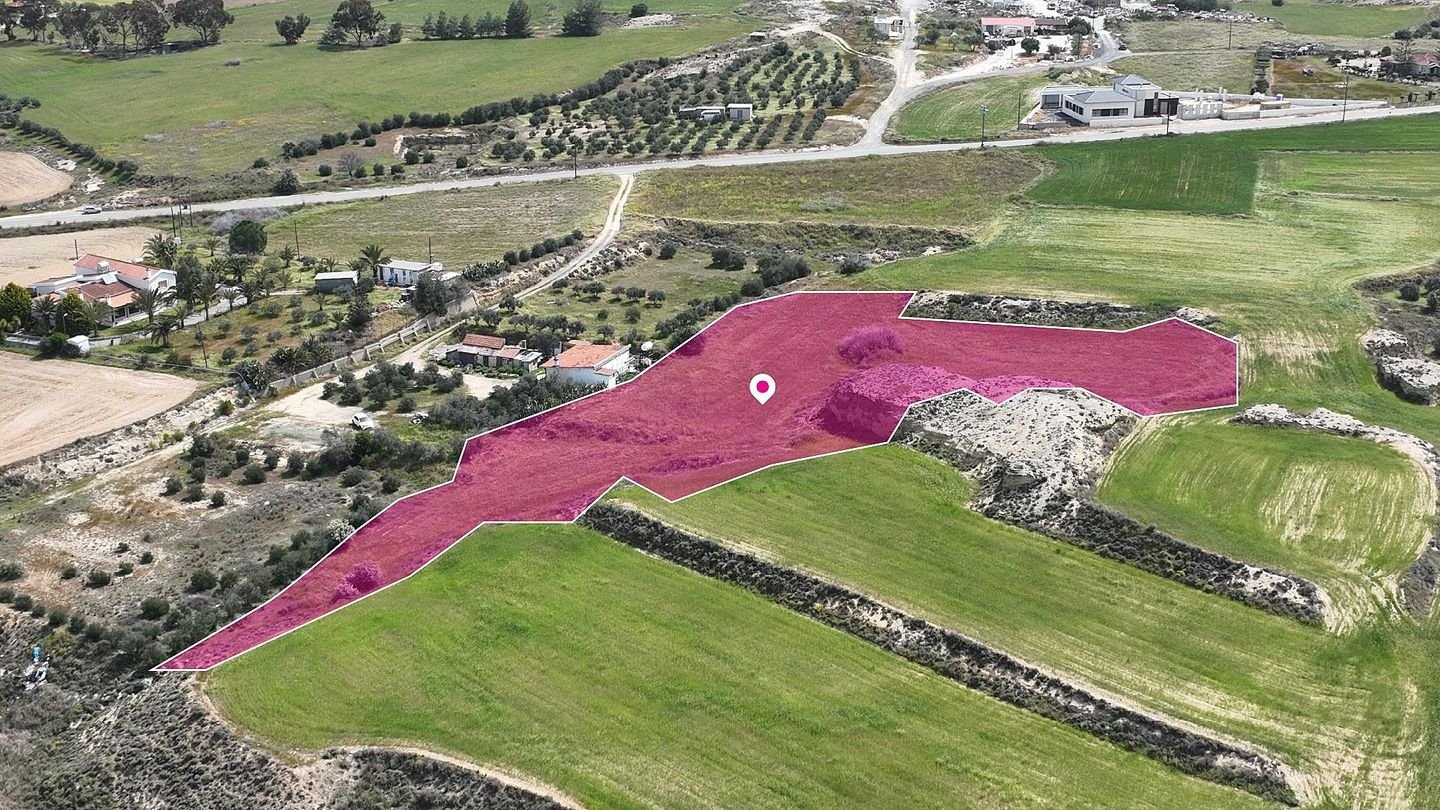 Agricultural field in Ergates, Nicosia photo 2