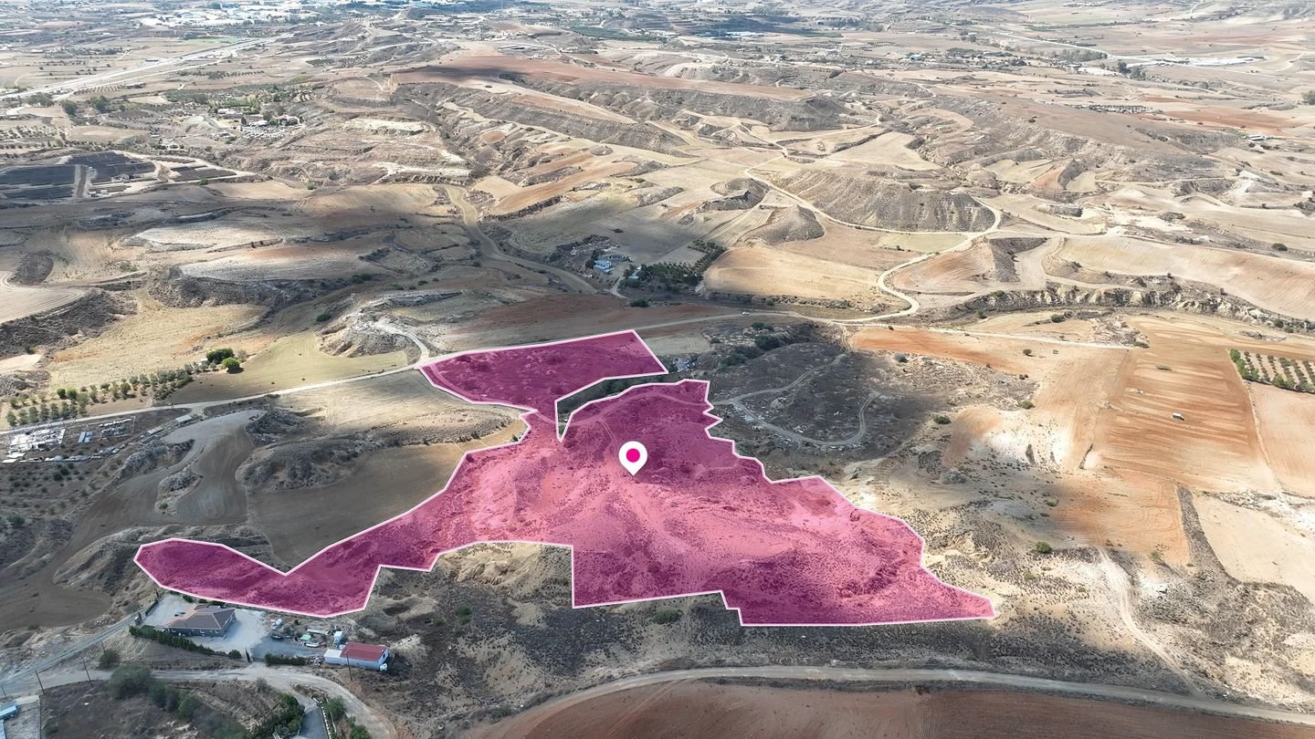 Large Agricultural field in Pano Deftera, Nicosia photo 3