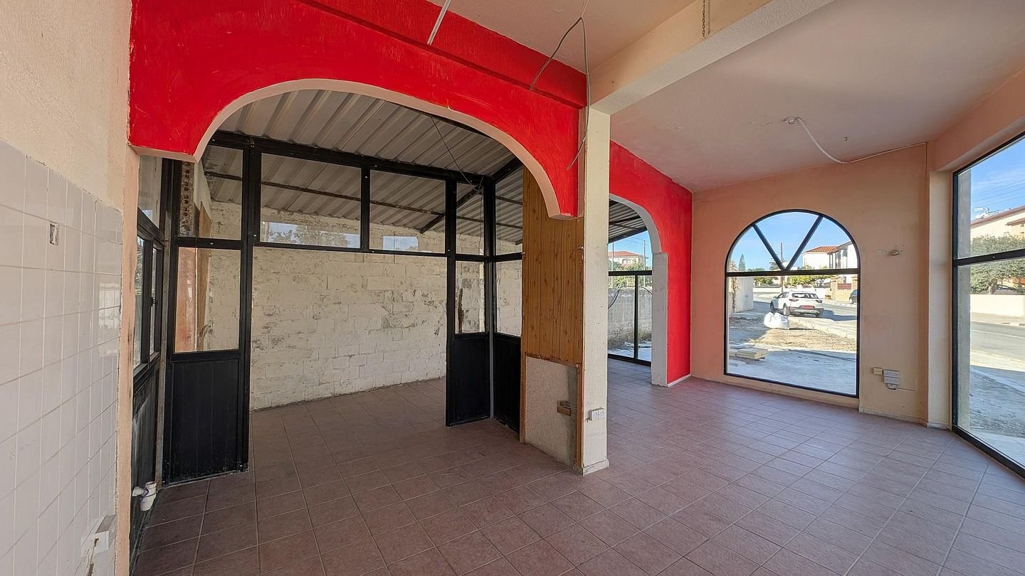Building with two shops located in Anafotida, Larnaca photo 10