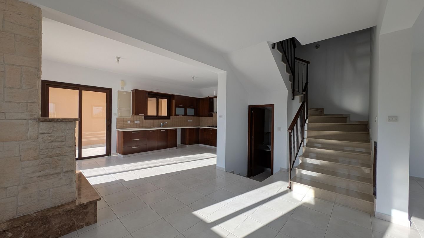 Two-Storey Semi-Detached House in Psimolofou, Nicosia photo 12