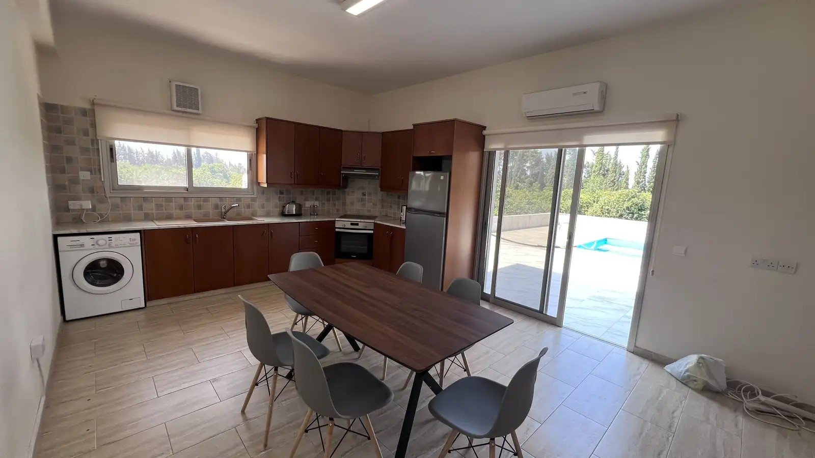 6 BR Detached House in Asomatos, Limassol photo 5