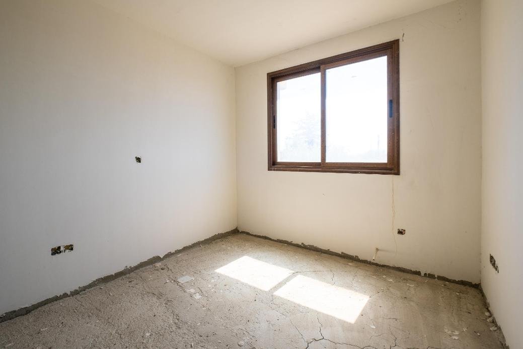 Incomplete 3 bedroom apartment in Polemidia, Limassol photo 5