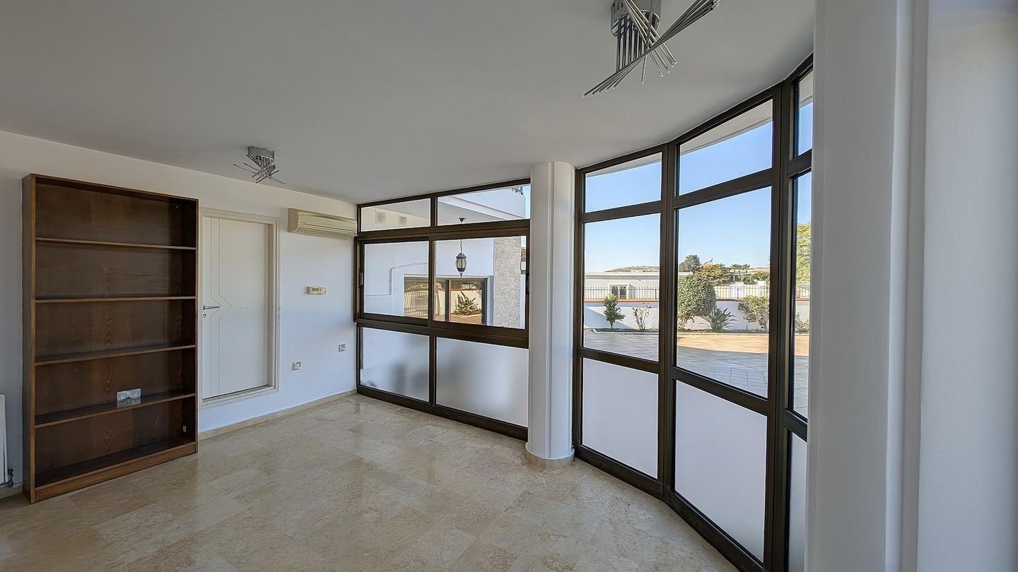 Four Bedroom Luxury Mansion with Private Pool in Pyla, Larnaca photo 18