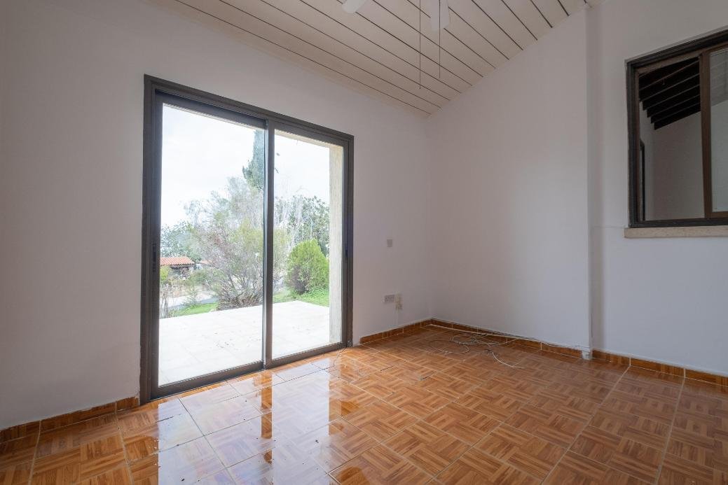 3 bedroom house in Tala, Paphos photo 11