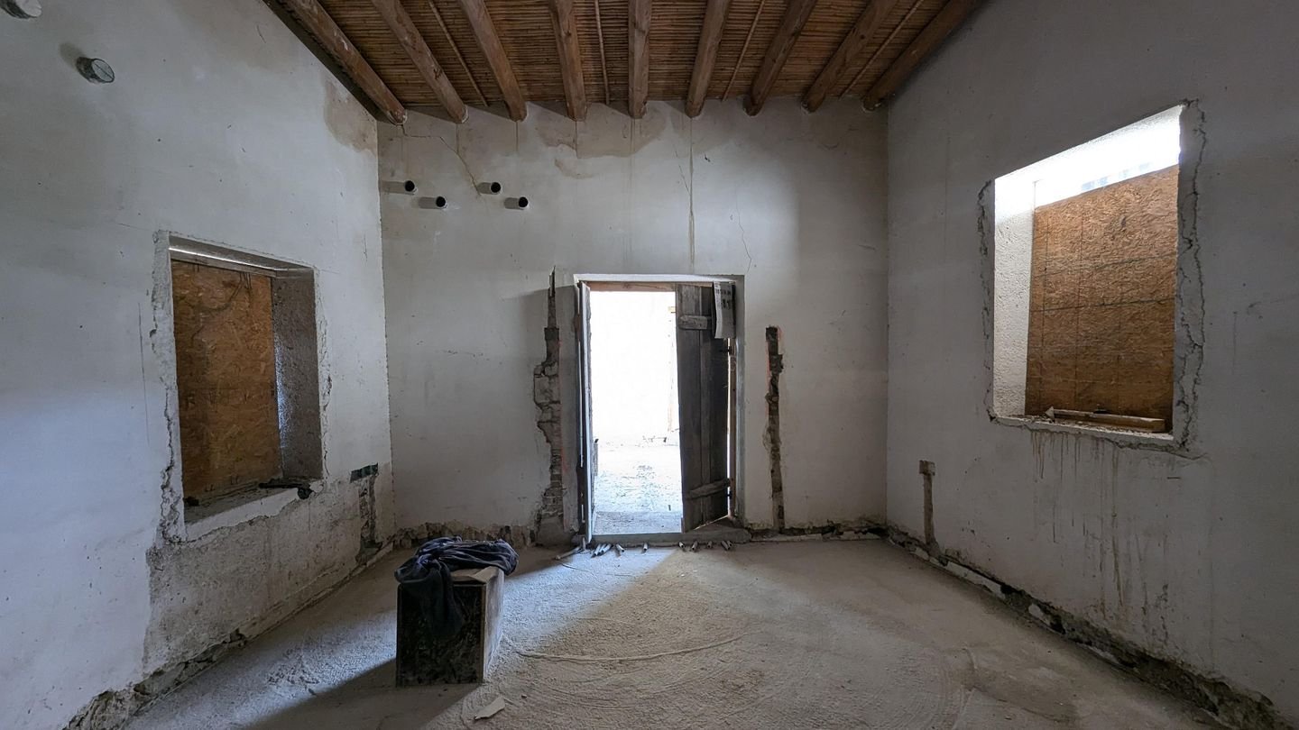 Two-storey incomplete listed house in Pera Chorio, Nicosia photo 18