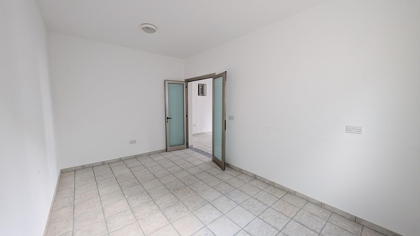 Spacious Two-Storey Home with Basement & Workshop in Zoopigi, Limassol photo 24