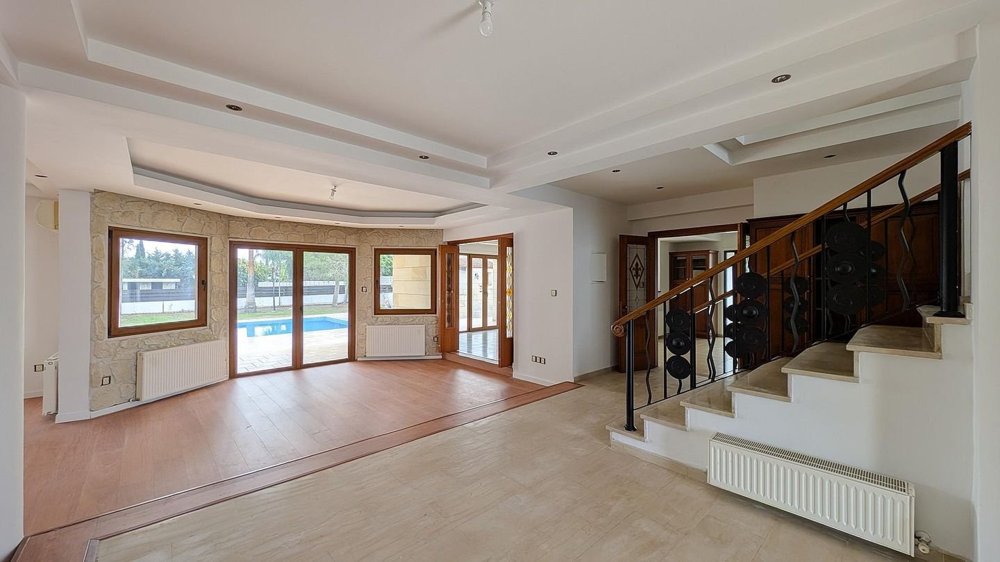 Luxurious Mansion in Agios Georgios, Latsia, Nicosia photo 13