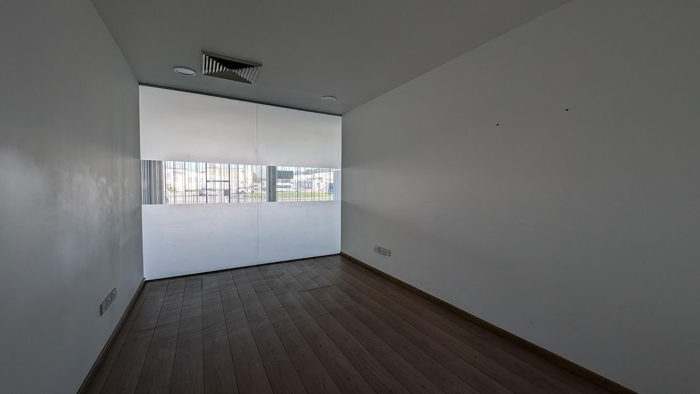 Building with Showroom in Kaimakli, Nicosia photo 6