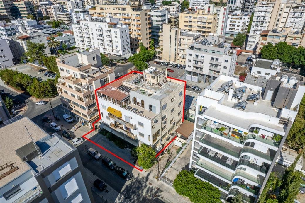 Four storey mixed-use building in Agioi Omologites, Nicosia photo 11