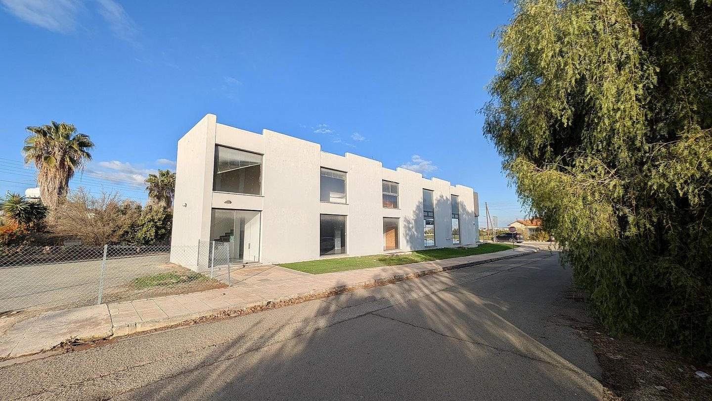 Commercial building in Kokkinotrimithia, Nicosia photo 8
