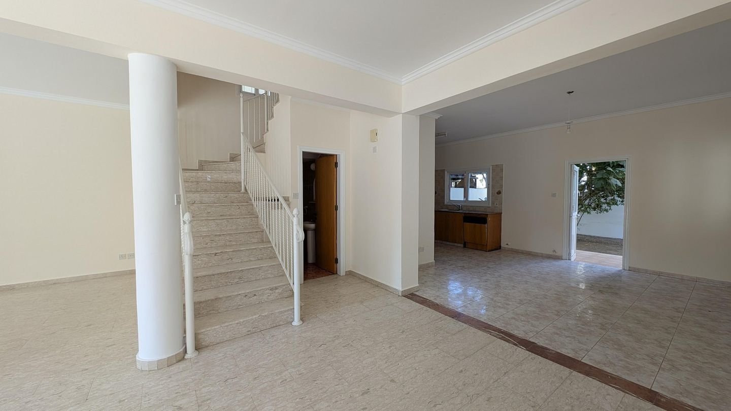 Two storey detached house in Engomi, Nicosia photo 12