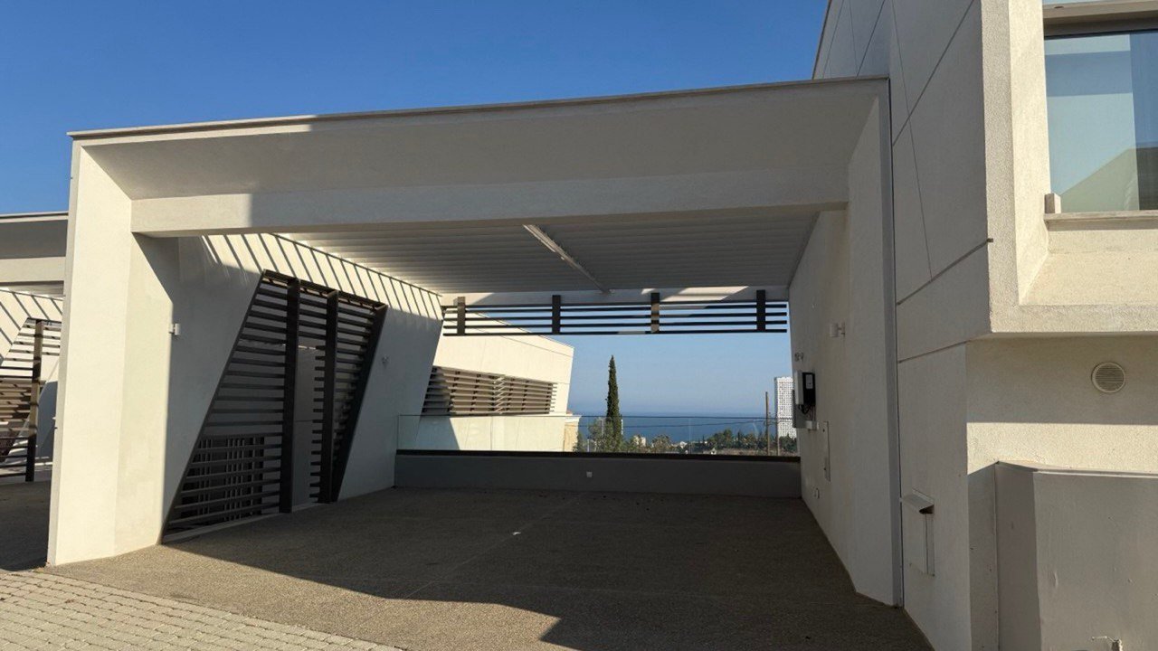 4 BR Villa in Mouttagiaka, Limassol photo 9