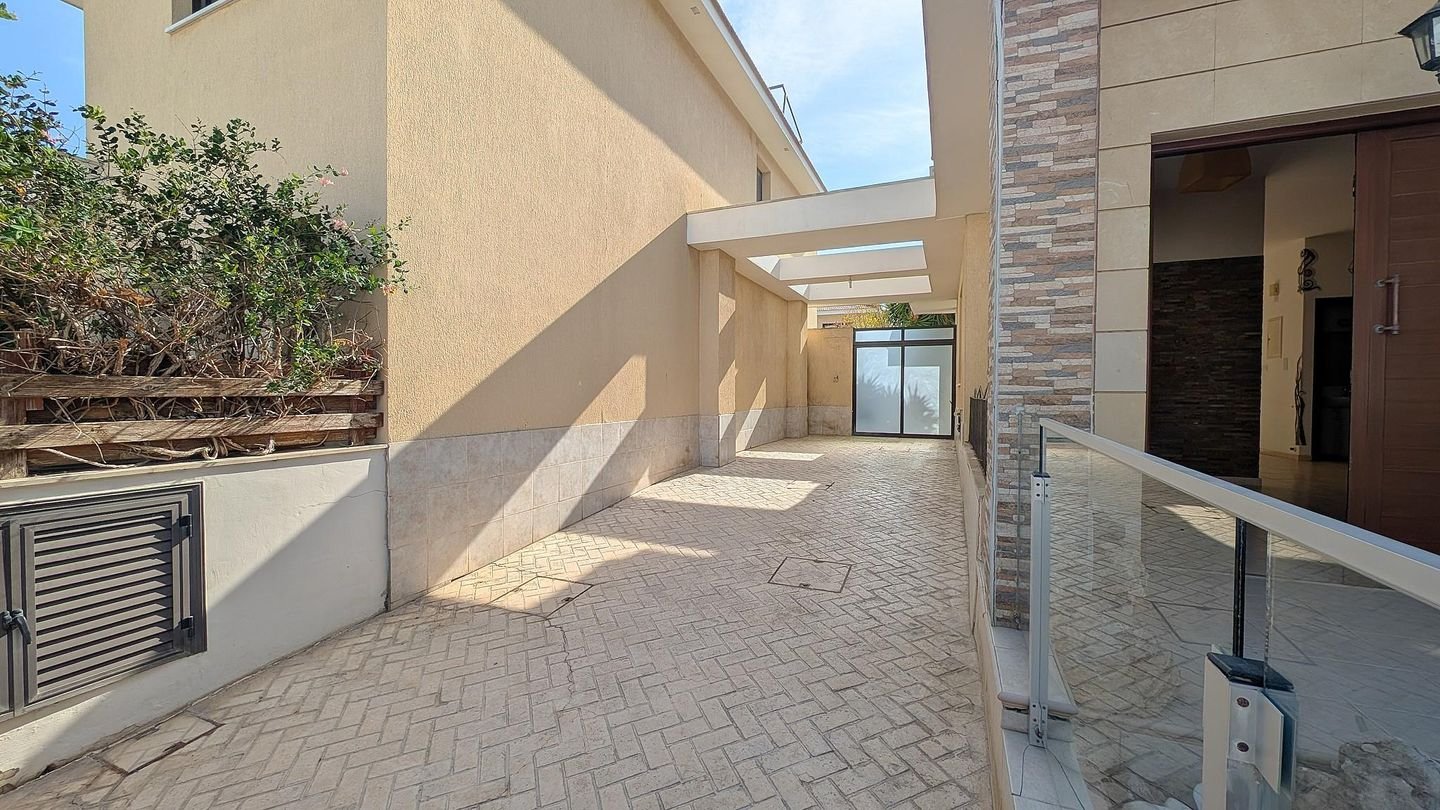 Two-Storey Detached House with Swimming Pool in Oroklini, Larnaca photo 24