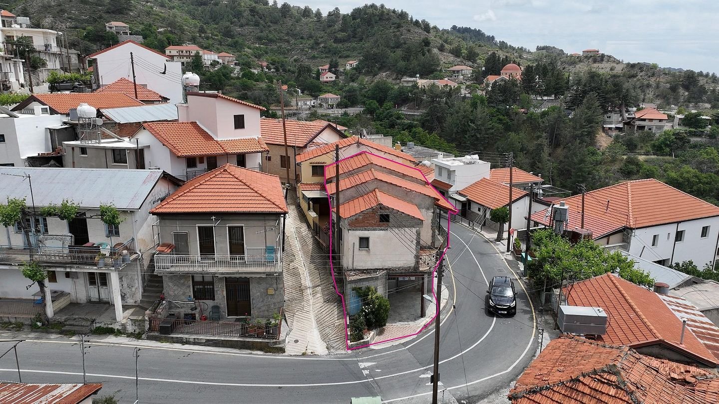 Three-storey building in Chandria, Limassol photo 3
