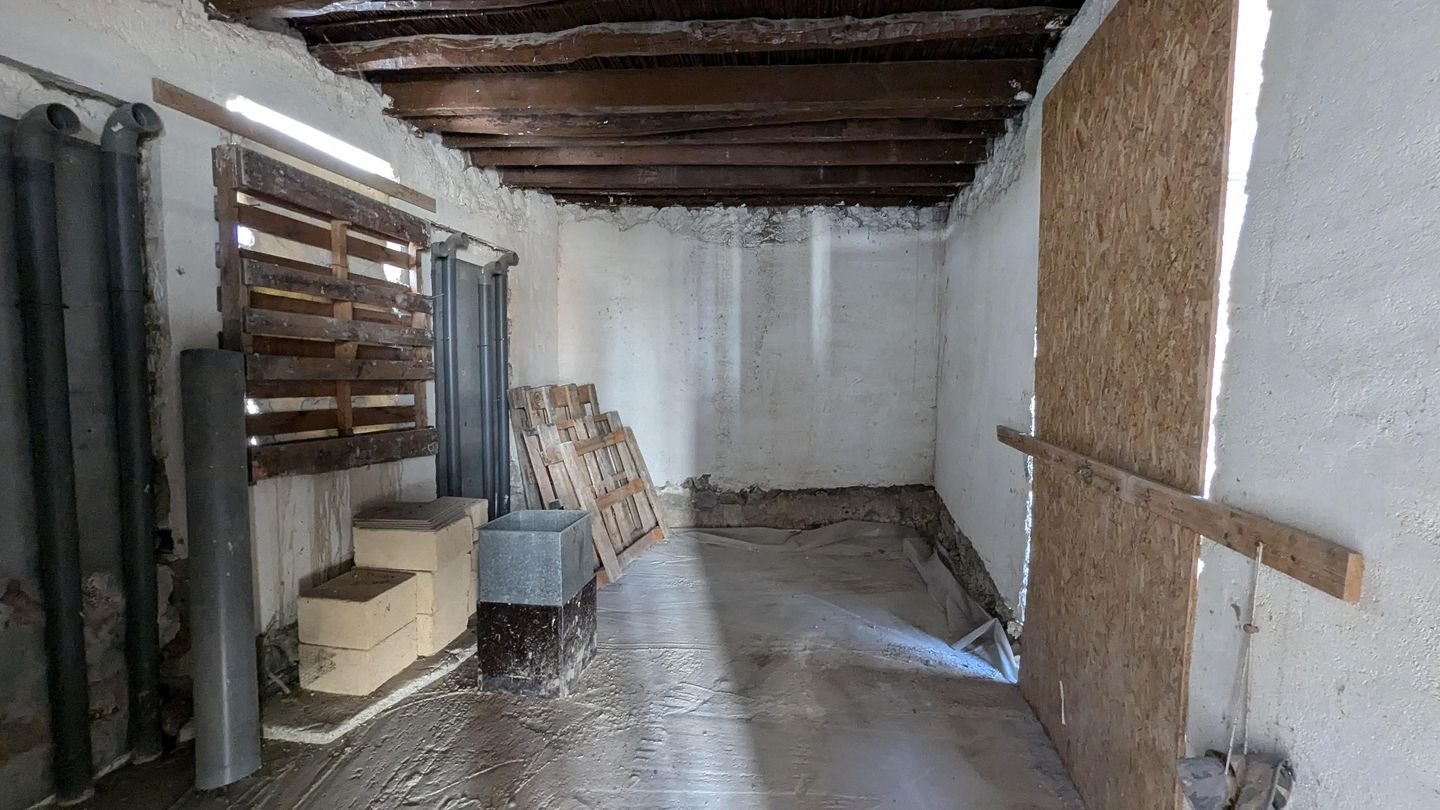 Two-storey incomplete listed house in Pera Chorio, Nicosia photo 15