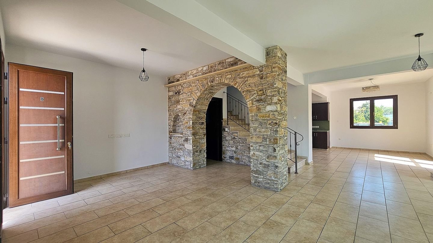 Spacious 3-Bedroom Semi-Detached House with Basement in Agia Anna, Larnaca photo 10