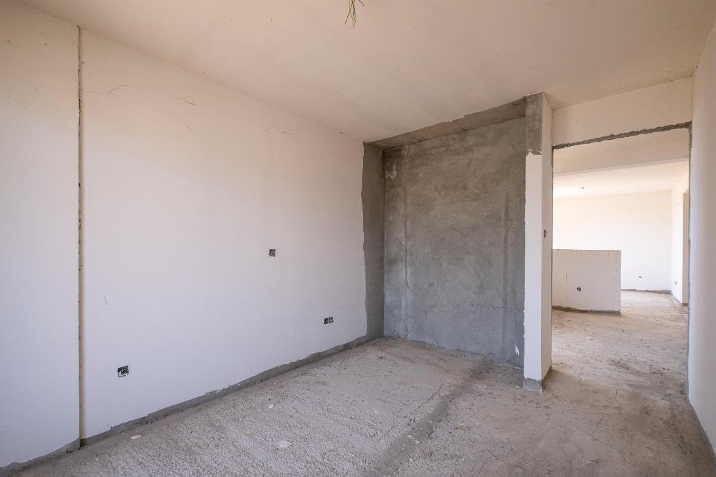 Incomplete 2 bedroom apartment in Polemidia, Limassol photo 3