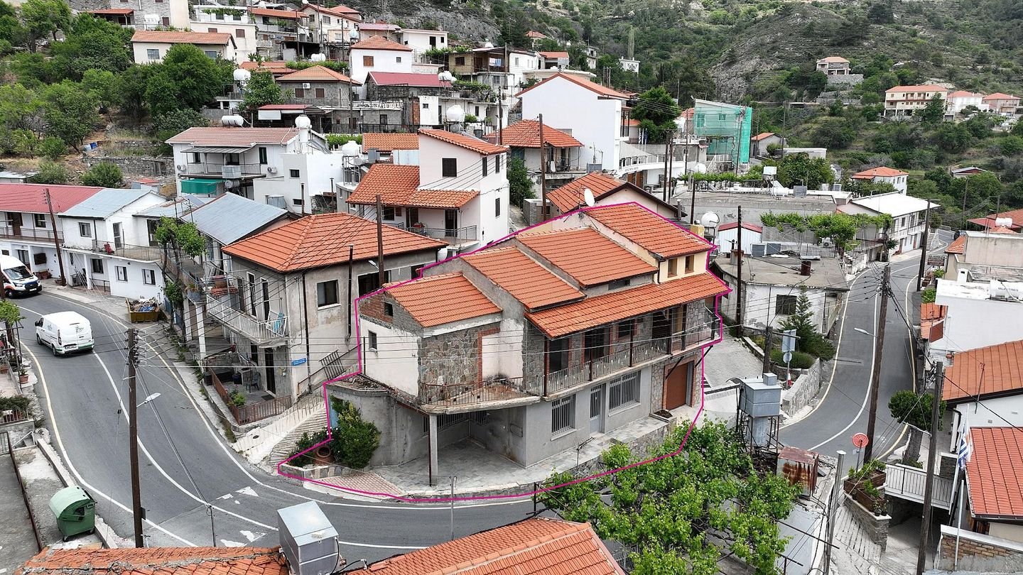 Three-storey building in Chandria, Limassol photo 1