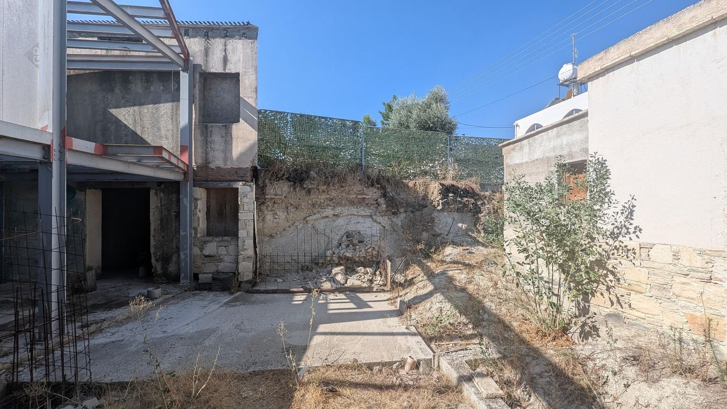 Two-storey incomplete listed house in Pera Chorio, Nicosia photo 19