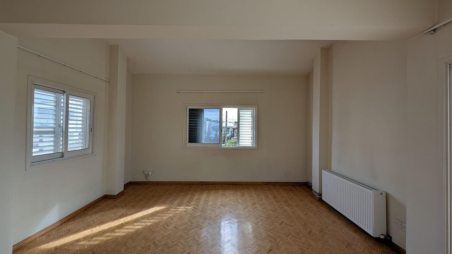 4-Bedroom Detached Villa with Pool & Loft in Egkomi, Nicosia photo 25