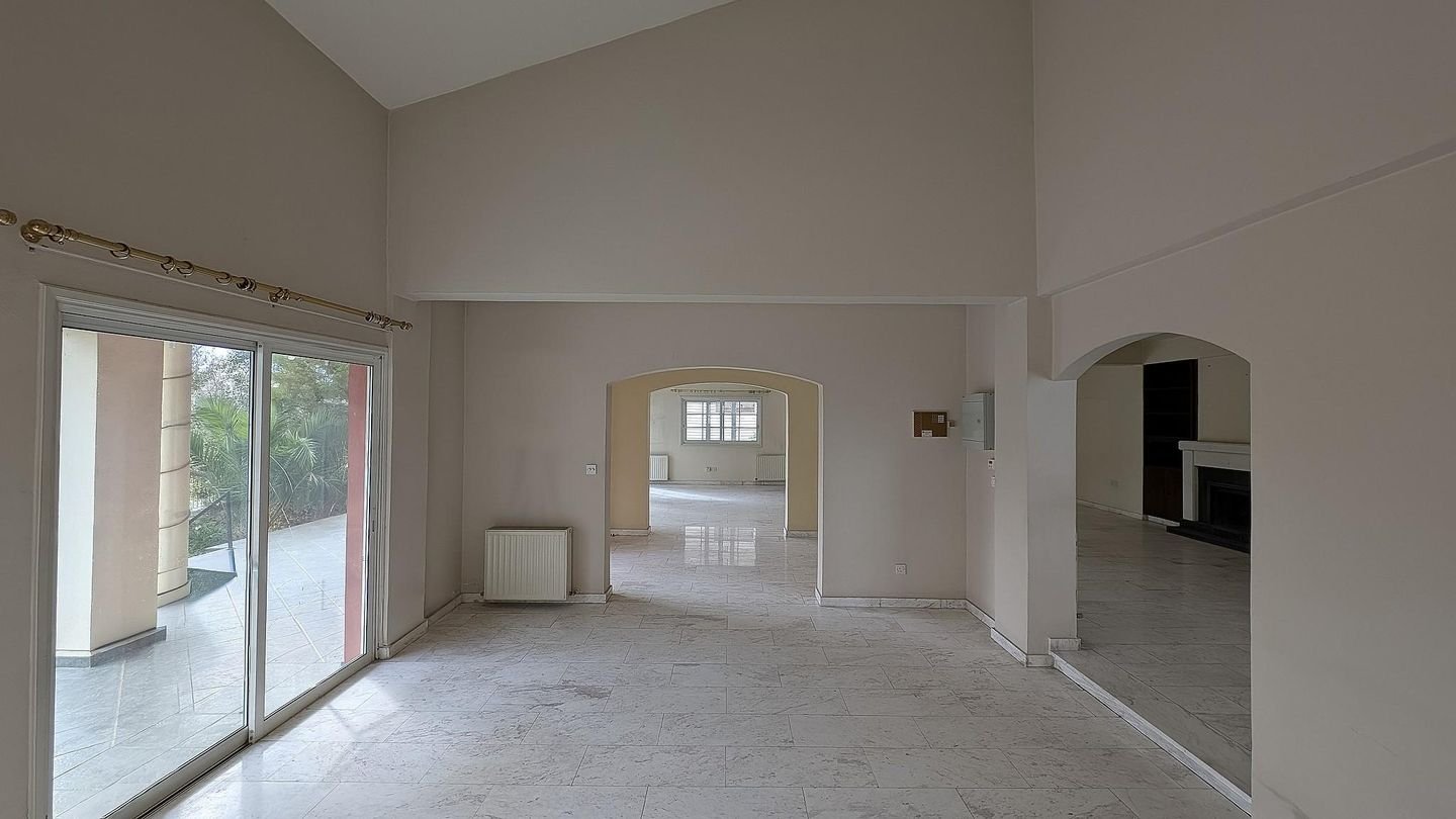 4-Bedroom Detached Villa with Pool & Loft in Egkomi, Nicosia photo 11