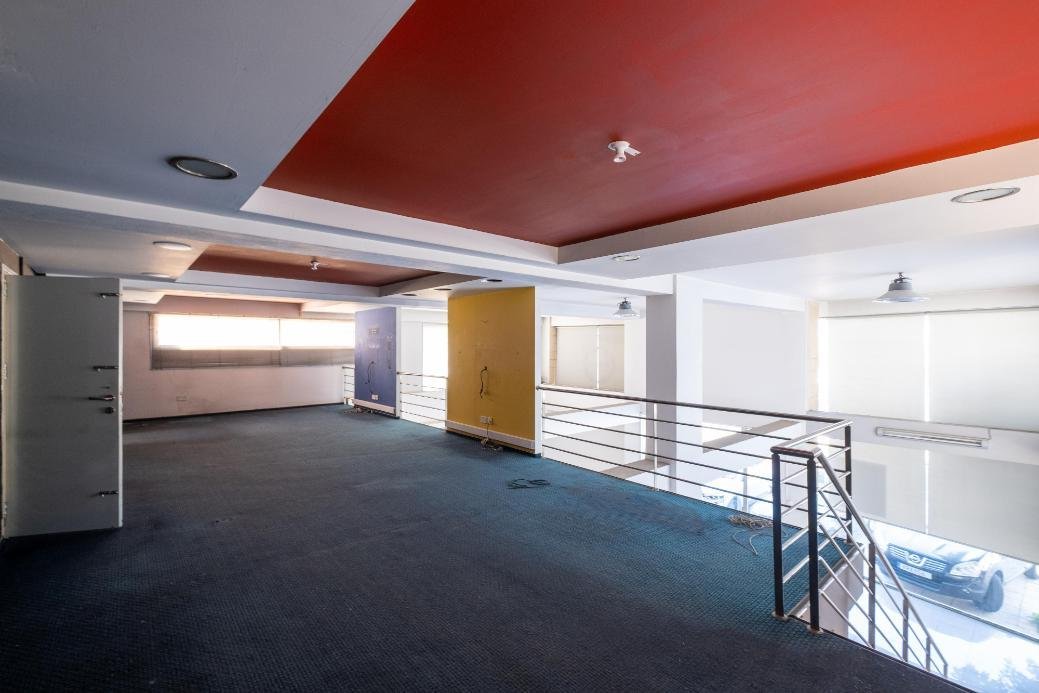 Shop with mezzanine in Agios Antonios, Nicosia photo 6