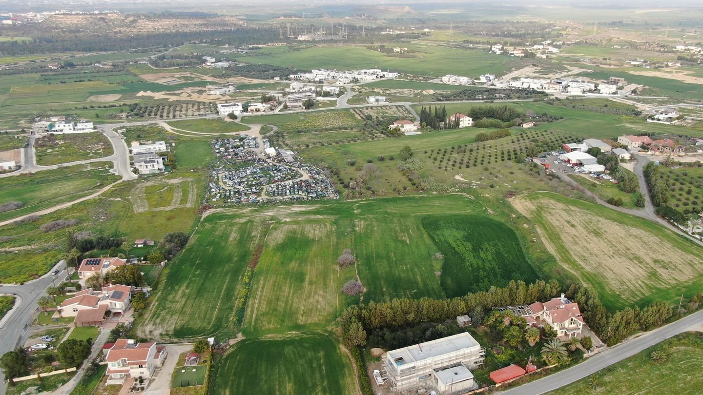 Residential field, Geri photo 5