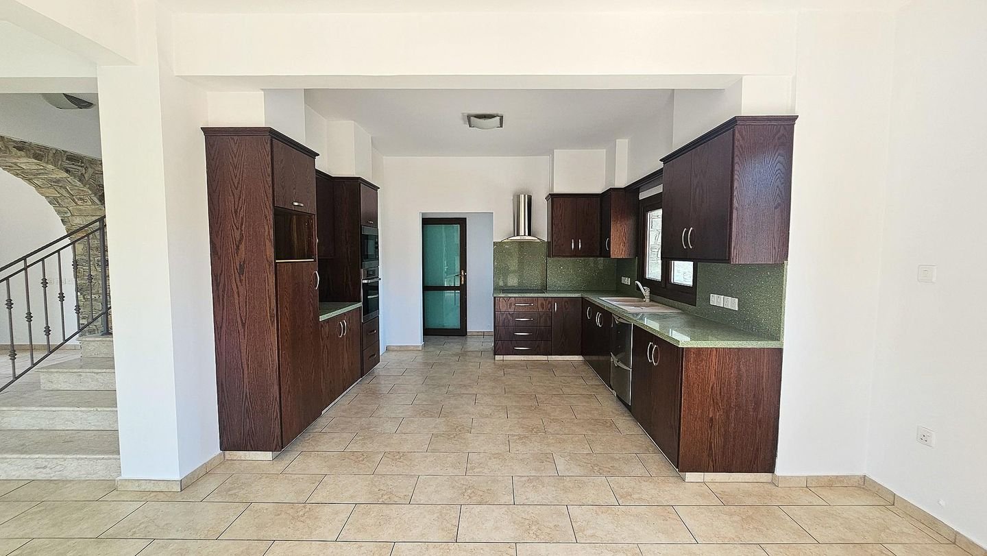 Spacious 3-Bedroom Semi-Detached House with Basement in Agia Anna, Larnaca photo 12