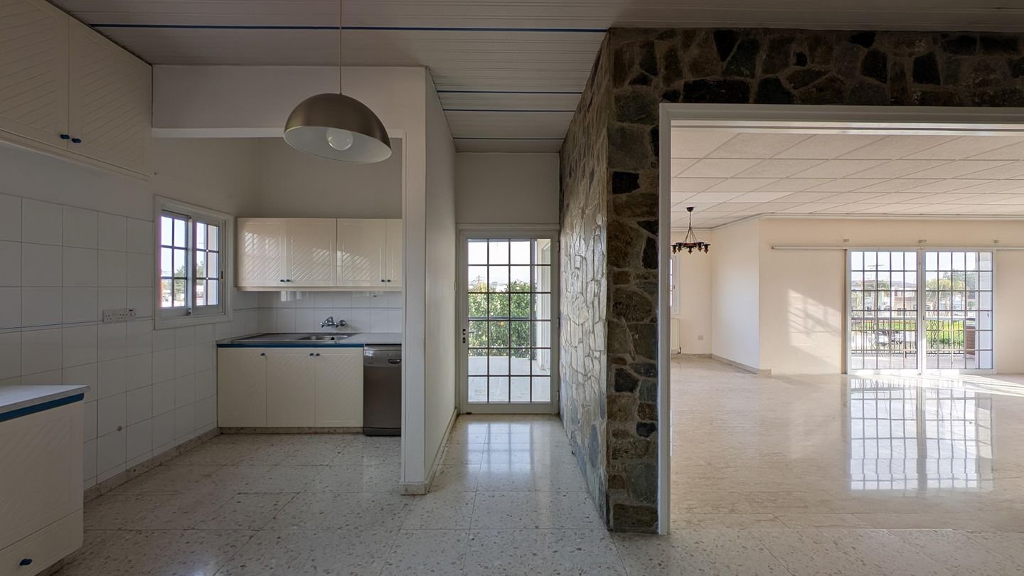 Spacious 4-Bedroom Detached House in Pera Chorio, Nicosia photo 25