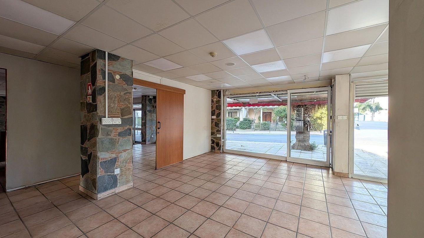 Shop with mezzanine in Agios Antonios, Nicosia photo 15