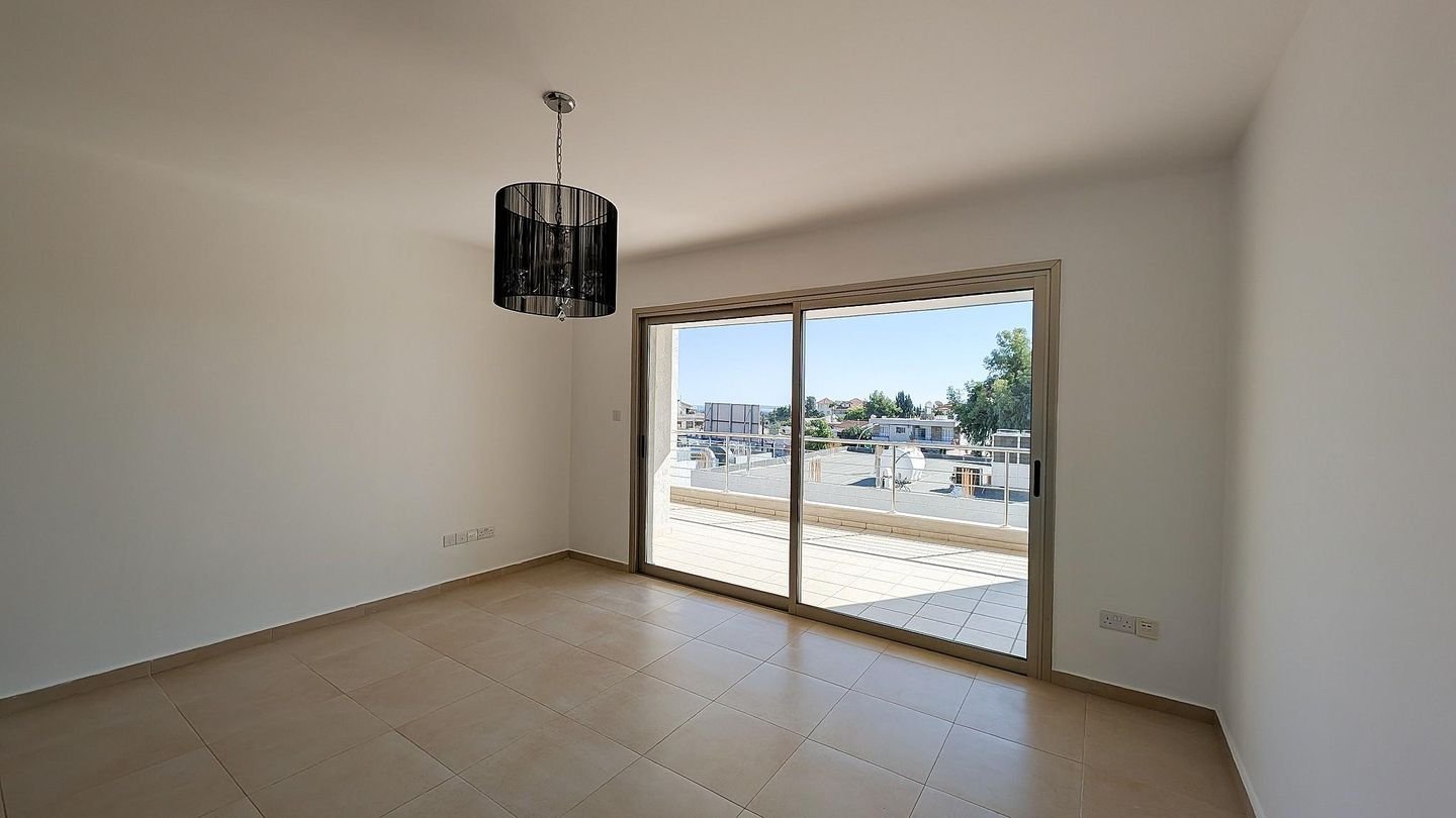 Three Bedroom Apartment in Ypsonas, Limassol photo 8