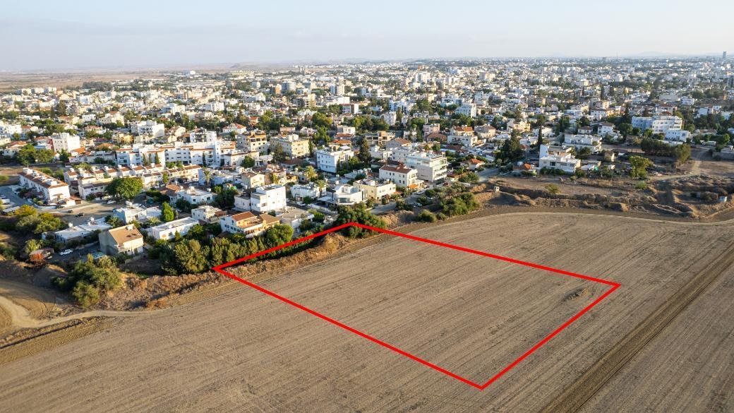 Residential field in Kaimakli, Nicosia photo 1